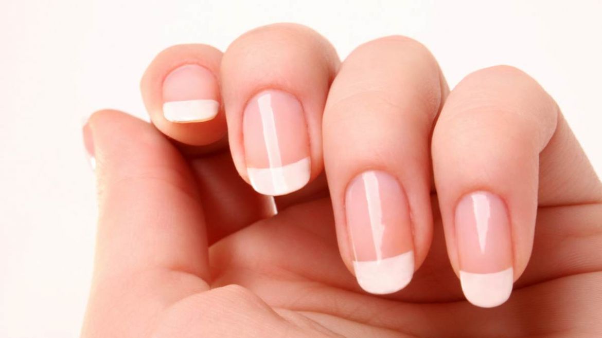 Manicura francesa en blanco o color